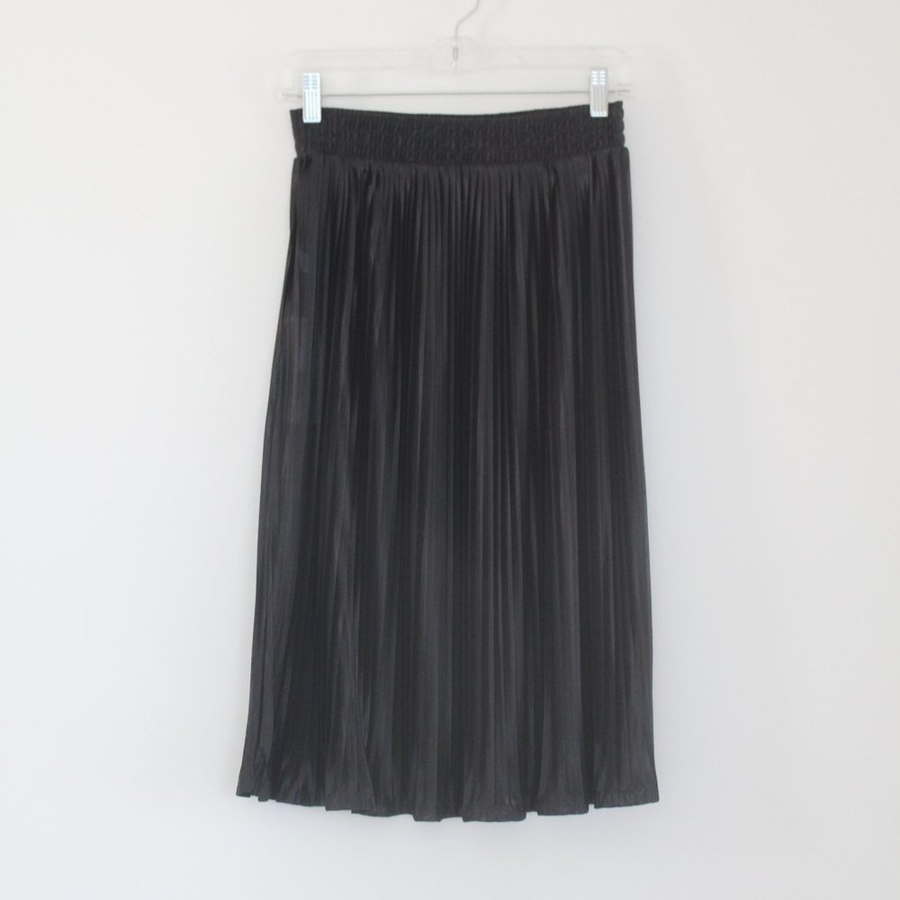 American Apparel mid length pleated skirt XS/S
